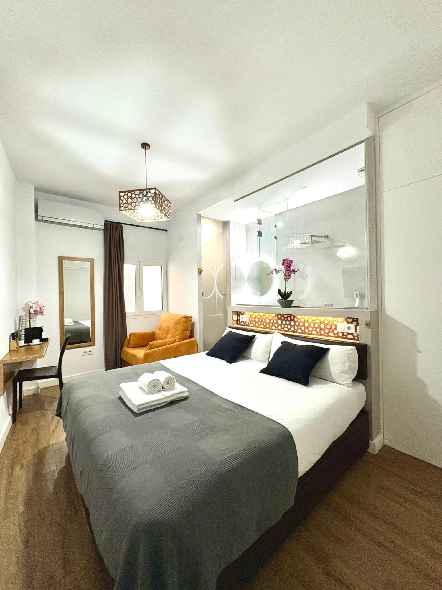 Unique House - Private Spa&pool -stayinseville Сasa de vacaciones