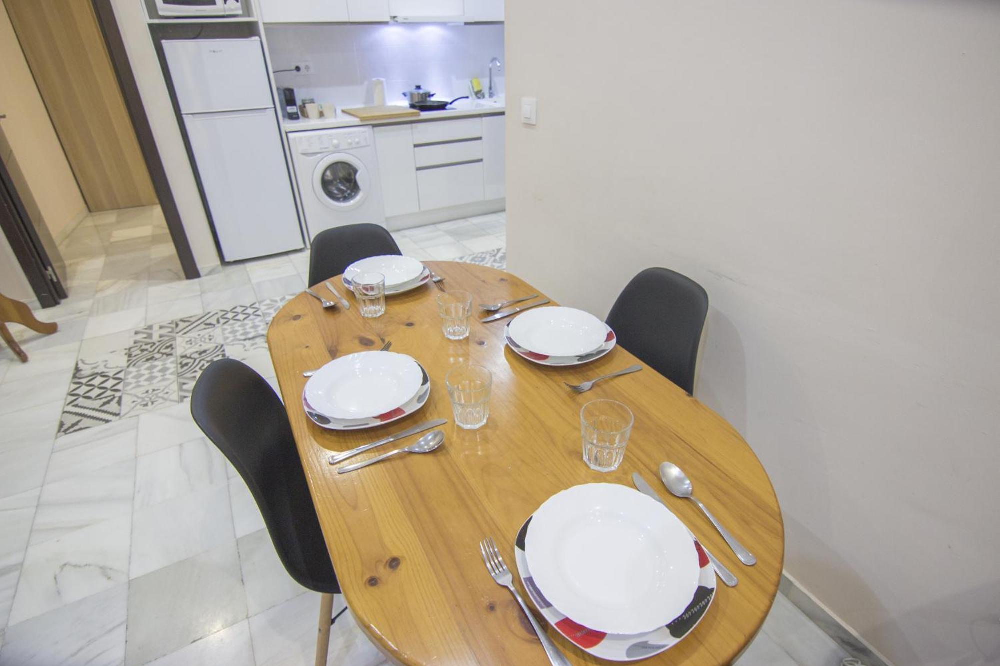 Rentalsevilla En Barrio Santa Cruz Con Parking * Sevilla