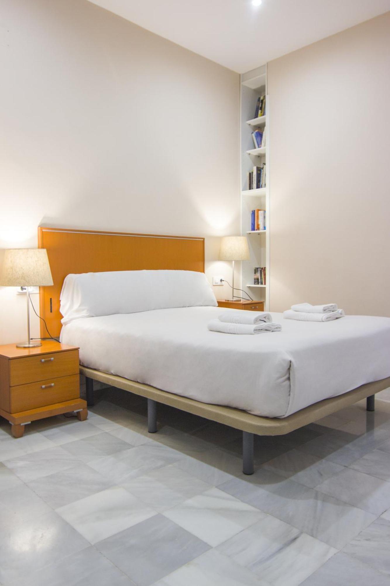 Rentalsevilla En Barrio Santa Cruz Con Parking Apartamento Sevilla