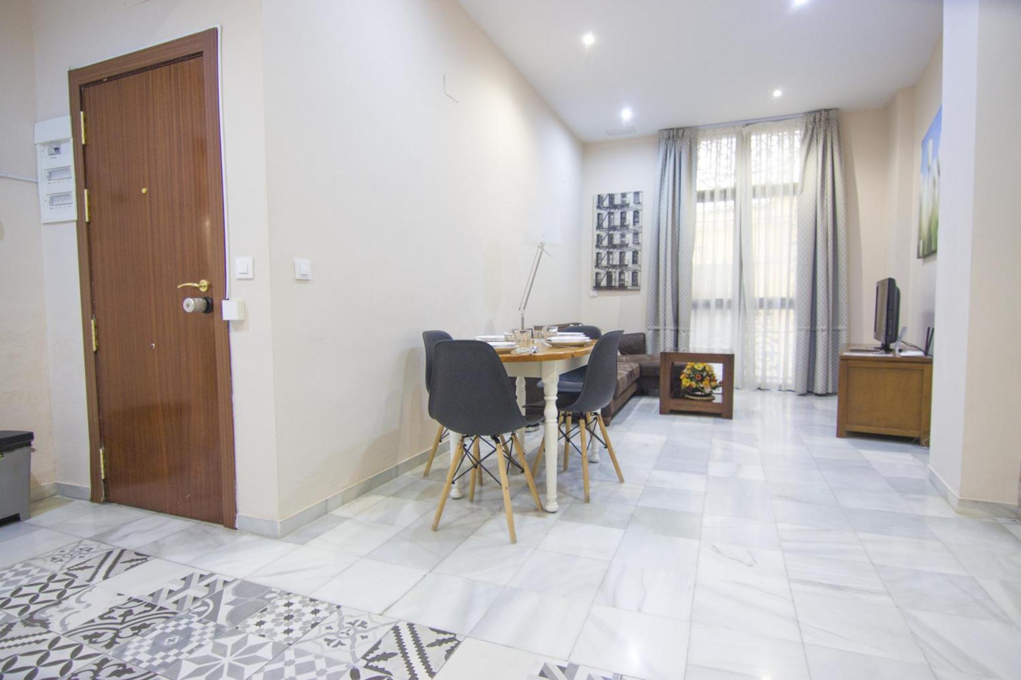 Rentalsevilla En Barrio Santa Cruz Con Parking