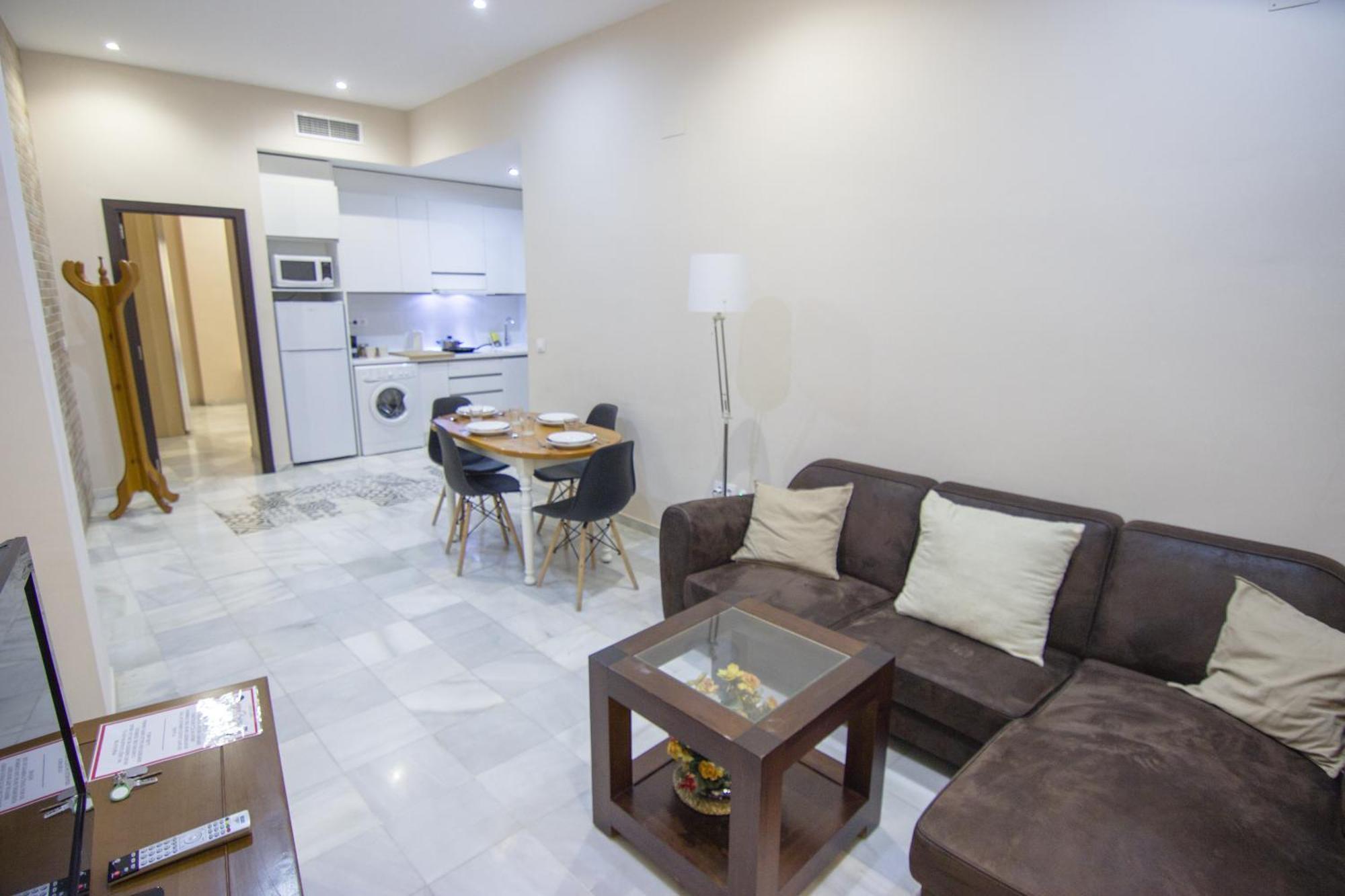 Rentalsevilla En Barrio Santa Cruz Con Parking Apartamento