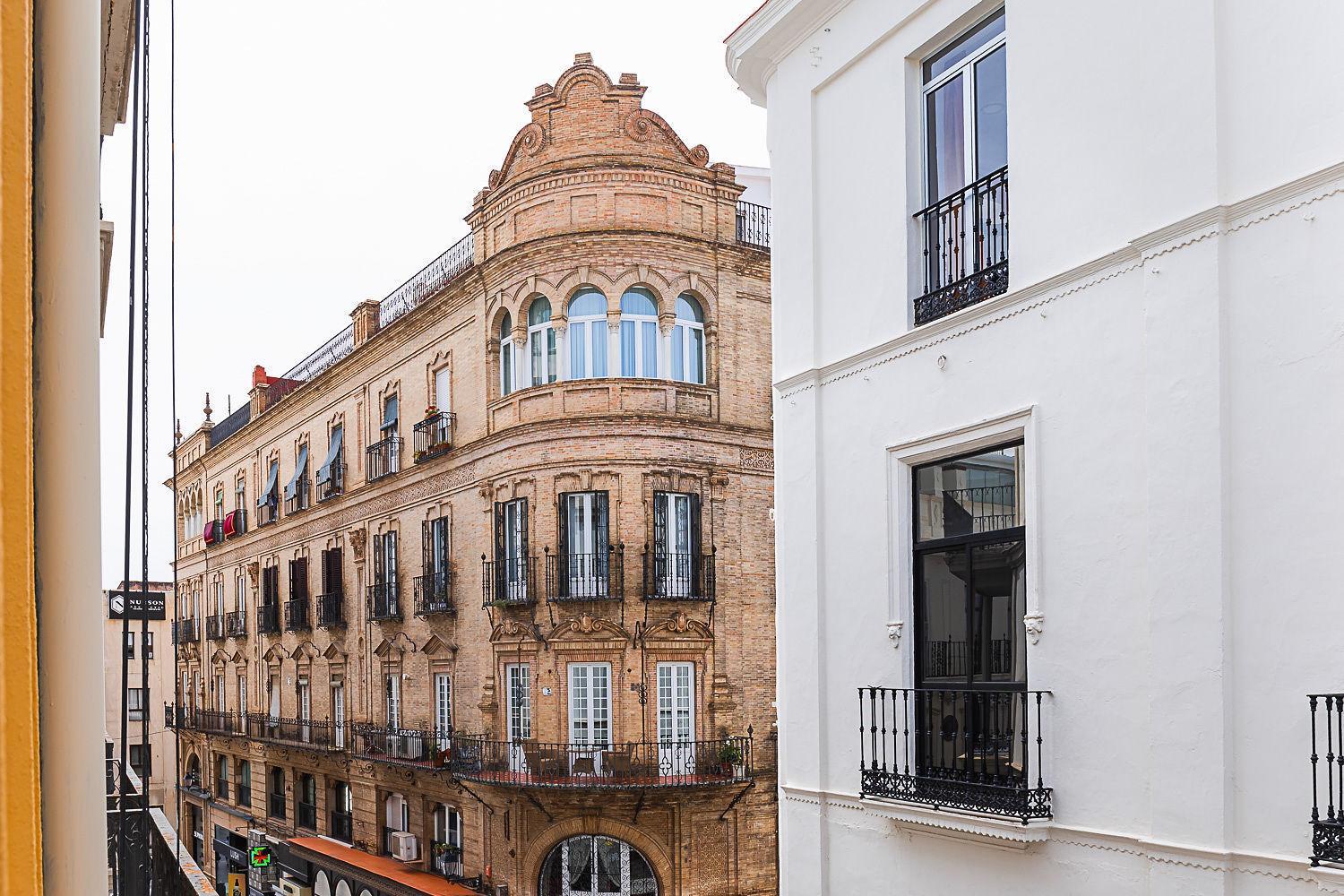 Rooftop Maisonette With Magnificent Terrace *