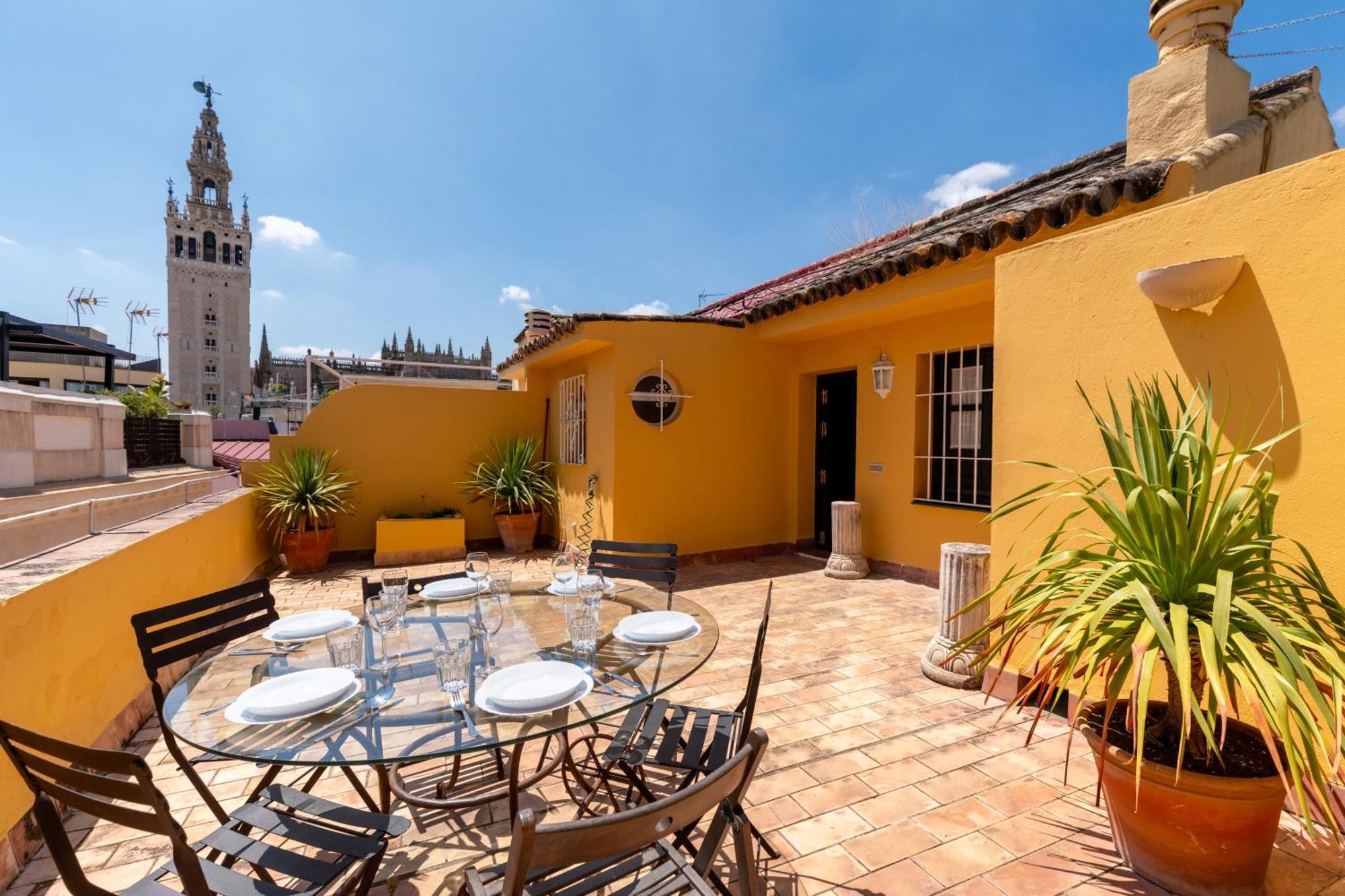 Cathedral Penthouse- Big Private Terrace- Parking Apartment