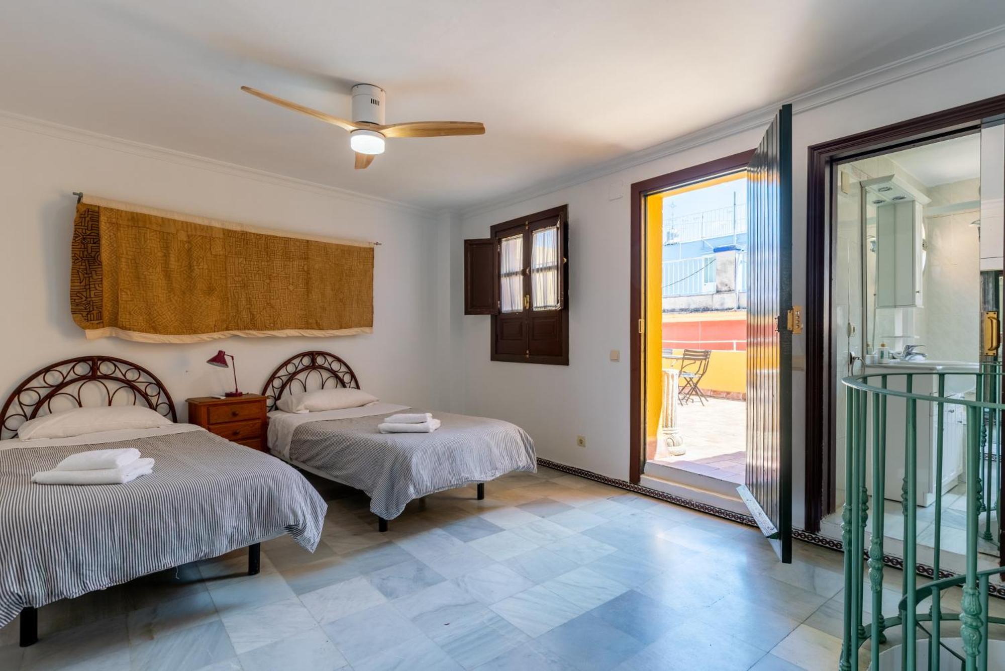 Cathedral Penthouse- Big Private Terrace- Parking Apartment