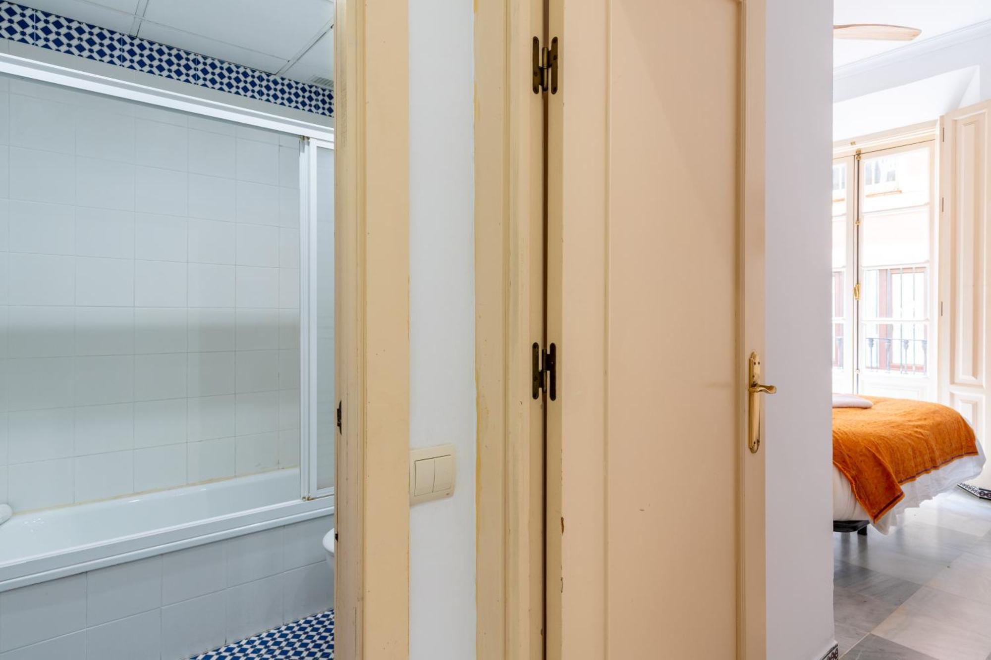 Cathedral Penthouse- Big Private Terrace- Parking Apartment *