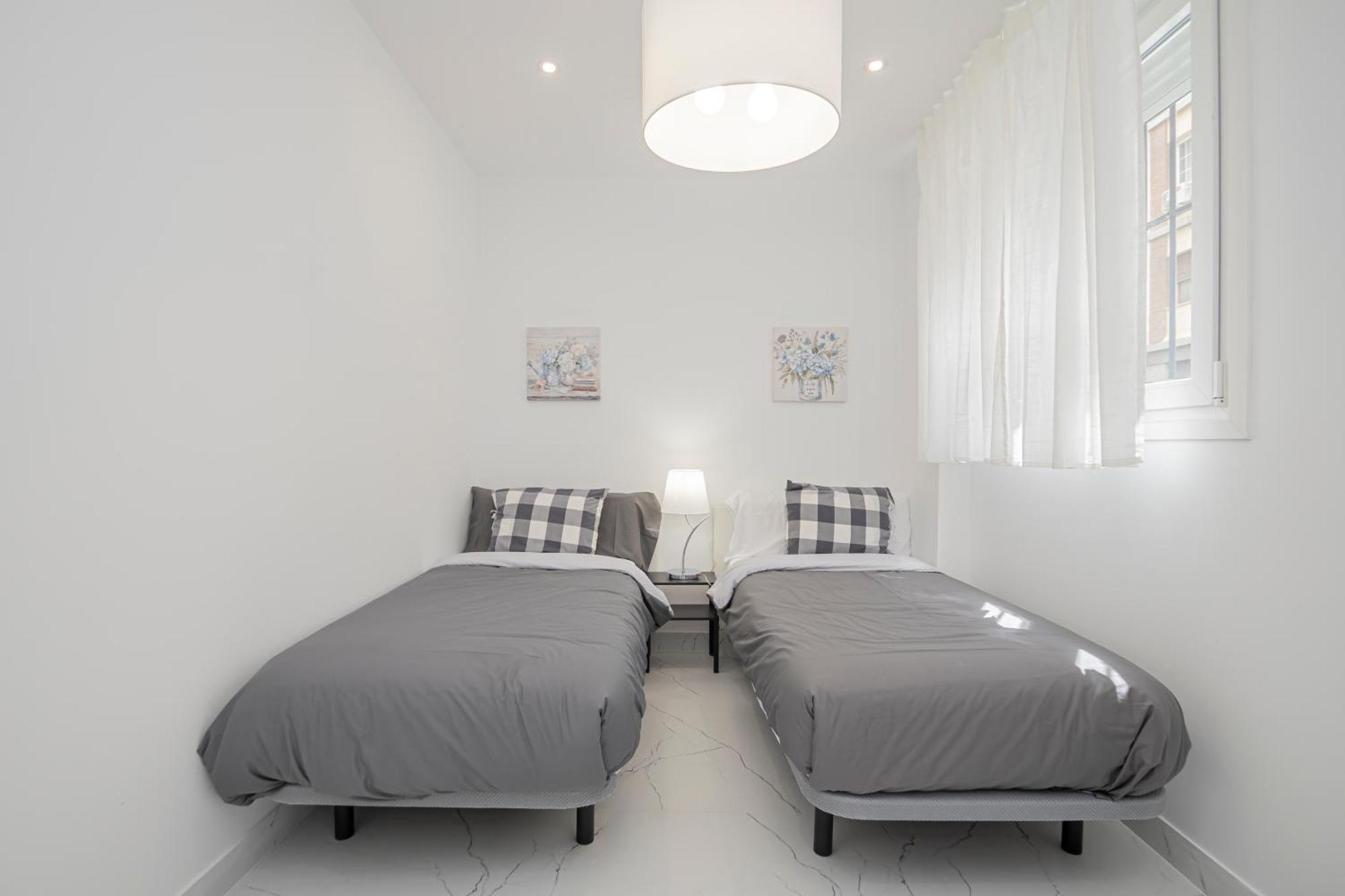 New! Stunning Modern 2br Next To Feria