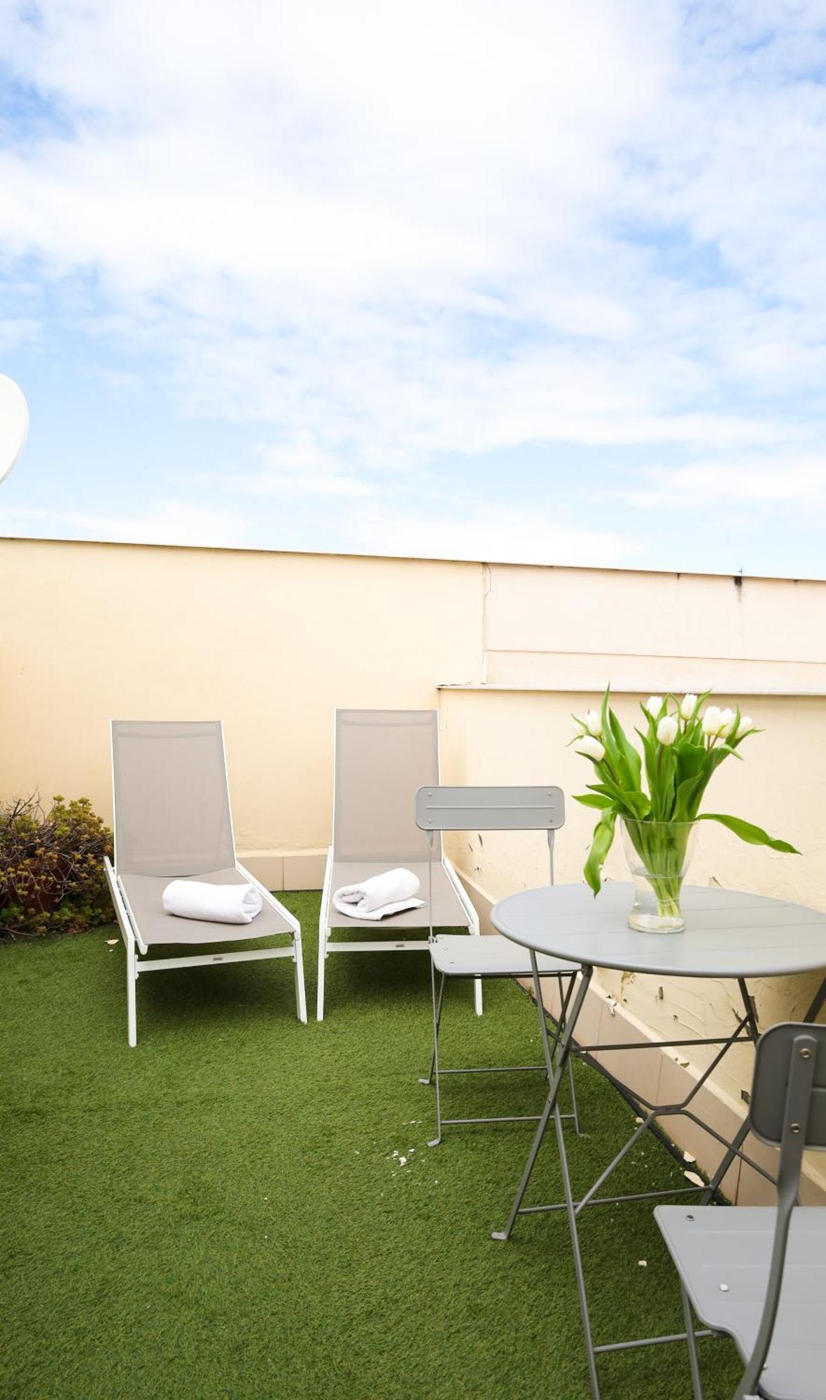 Guzman El Bueno Apartment *