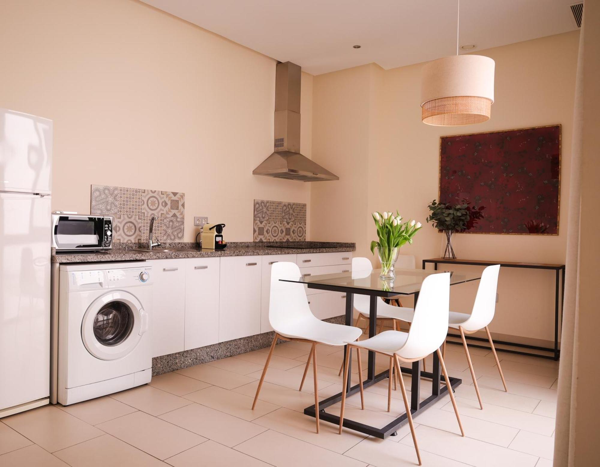 Guzman El Bueno Apartment *