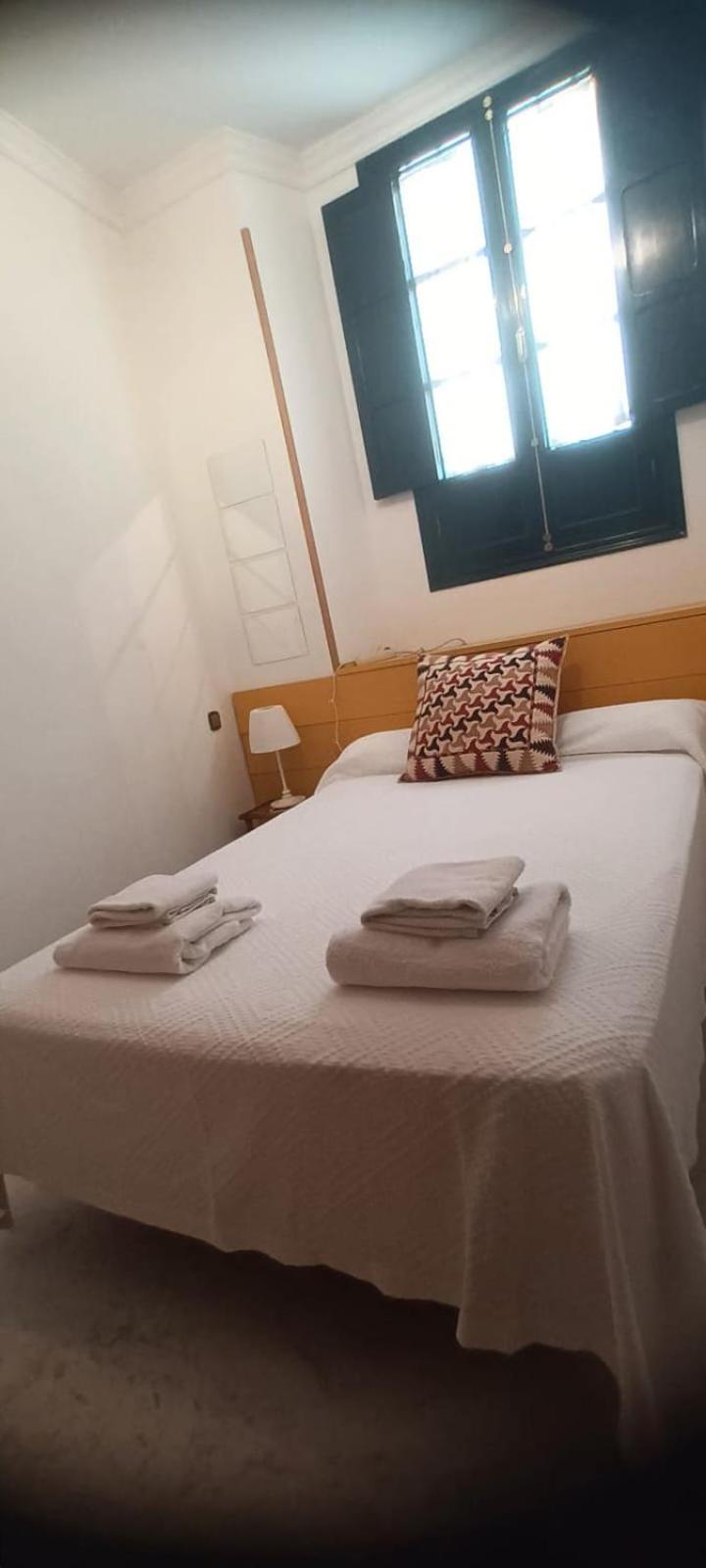 Gy En Casa Sevillana Junto A Setas Seville