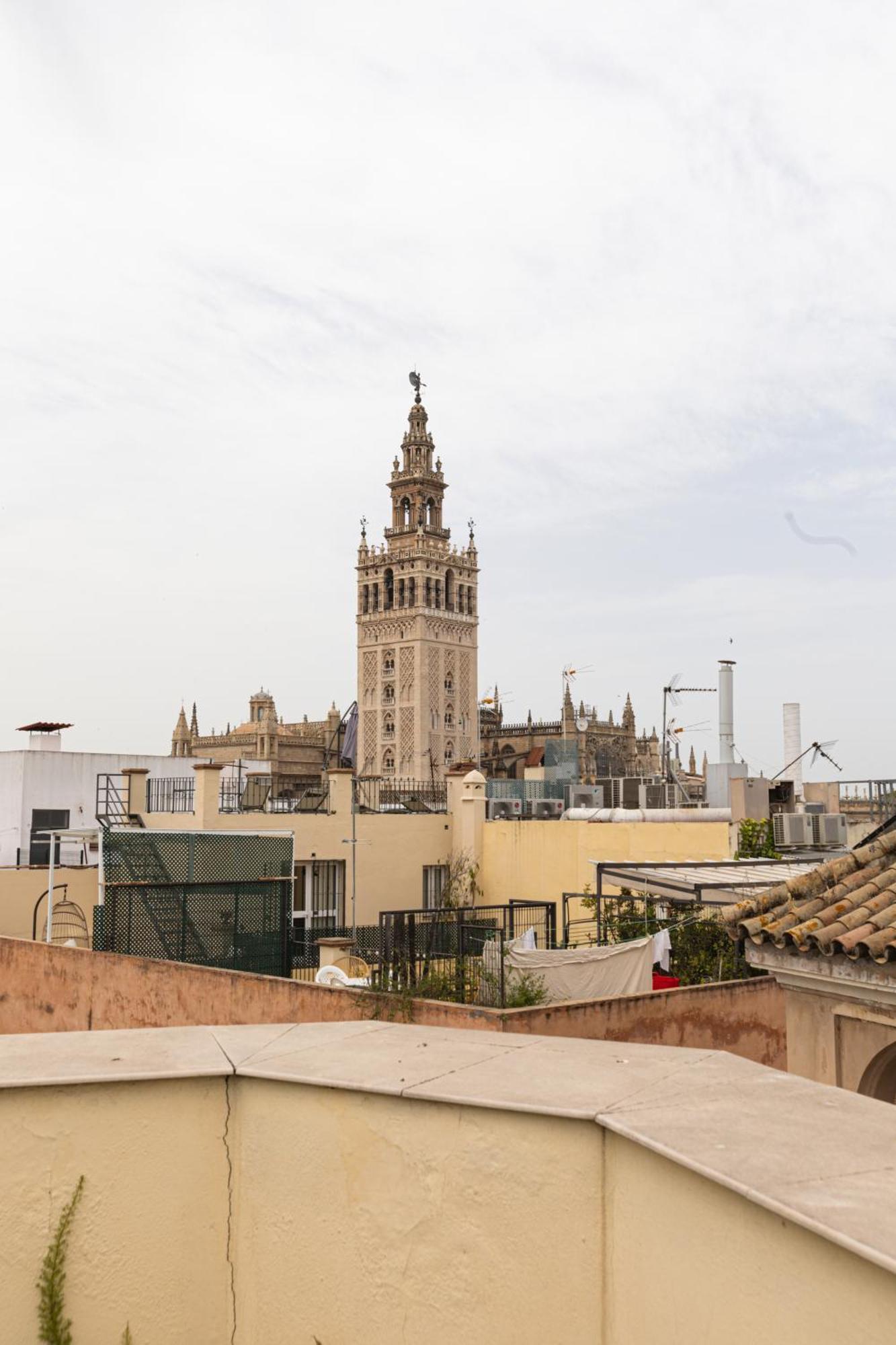 Guzman El Bueno Apartment *