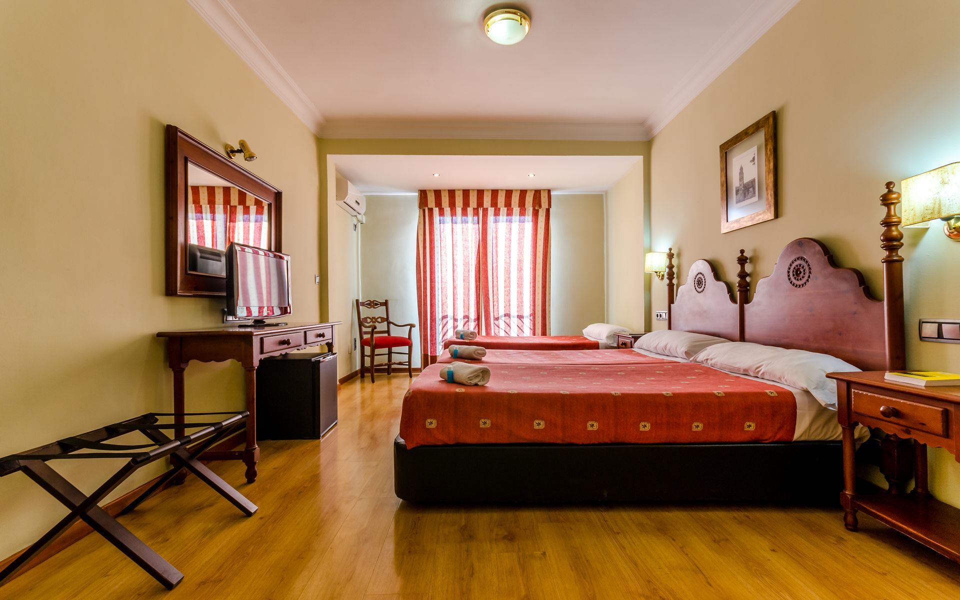 Hotel Virgen De Reyes 4*