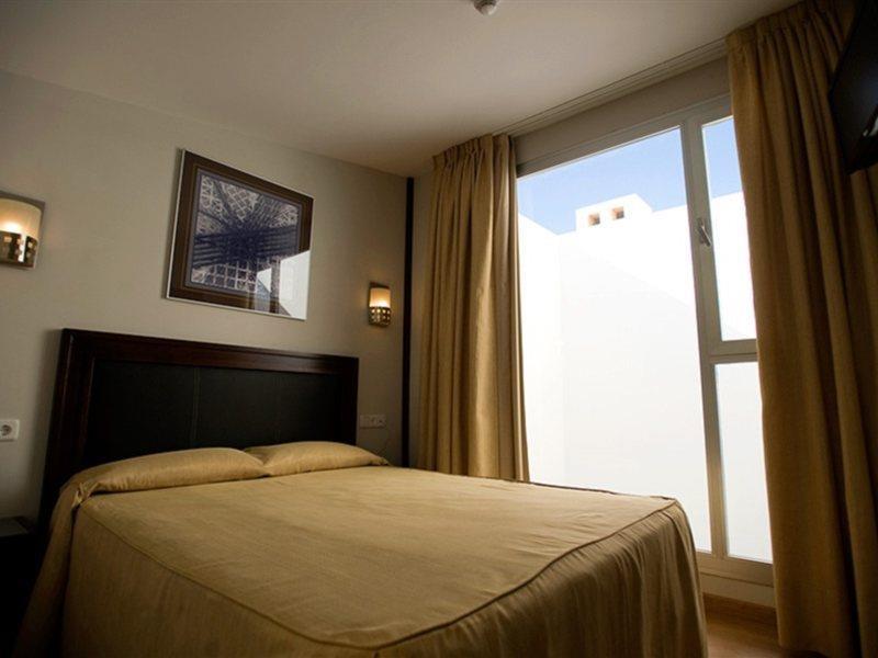 Y Dona Lola Hotel 2*
