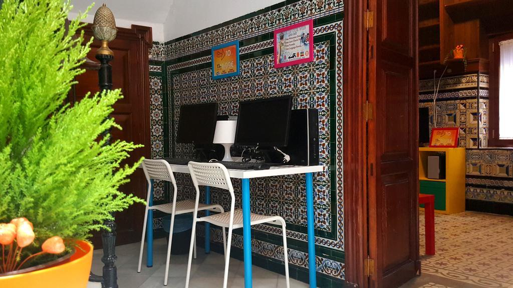 Hostal Arc House (adults Only)