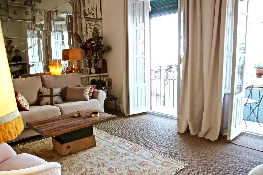 Eva Recommends Sentencia * Seville