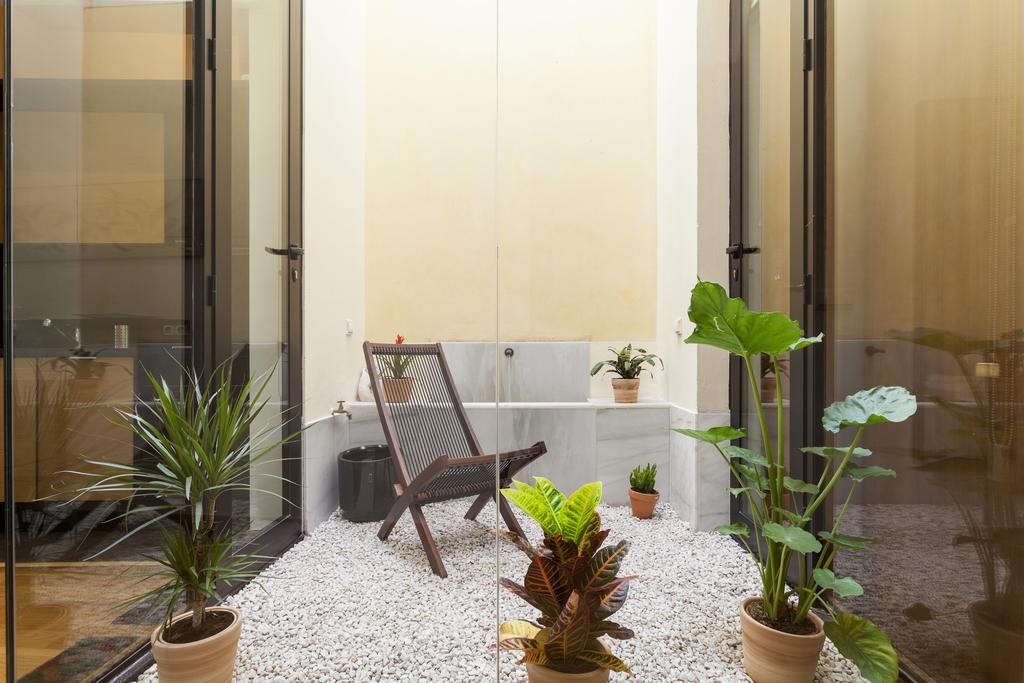 Artist's Charming Design - Space Maison