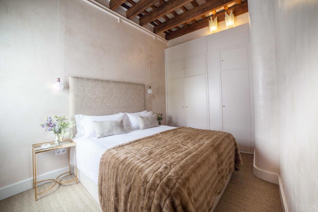 Eva Recommends Sentencia * Seville