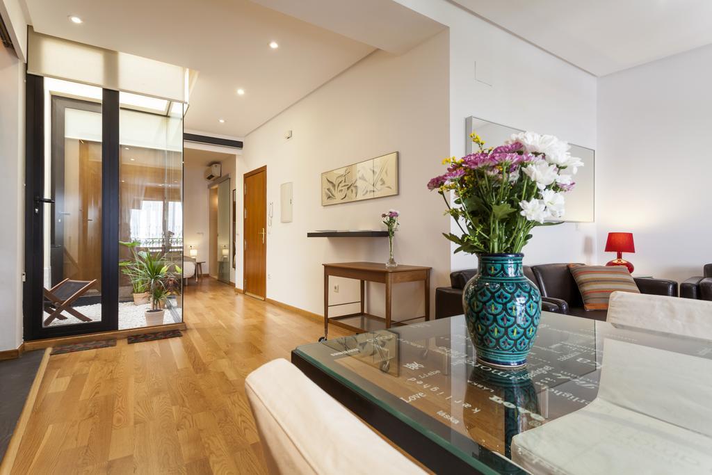 Artist's Charming Design - Space Maison Apartamento