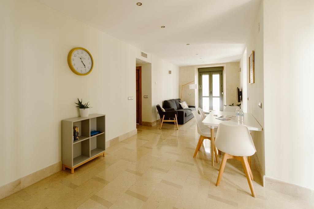 1e Azofaifo St * Sevilla