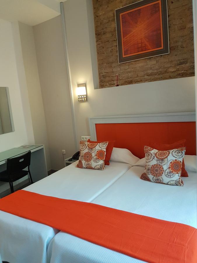 Y Dona Lola Hotel 2*