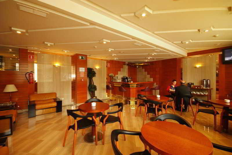 América 4*