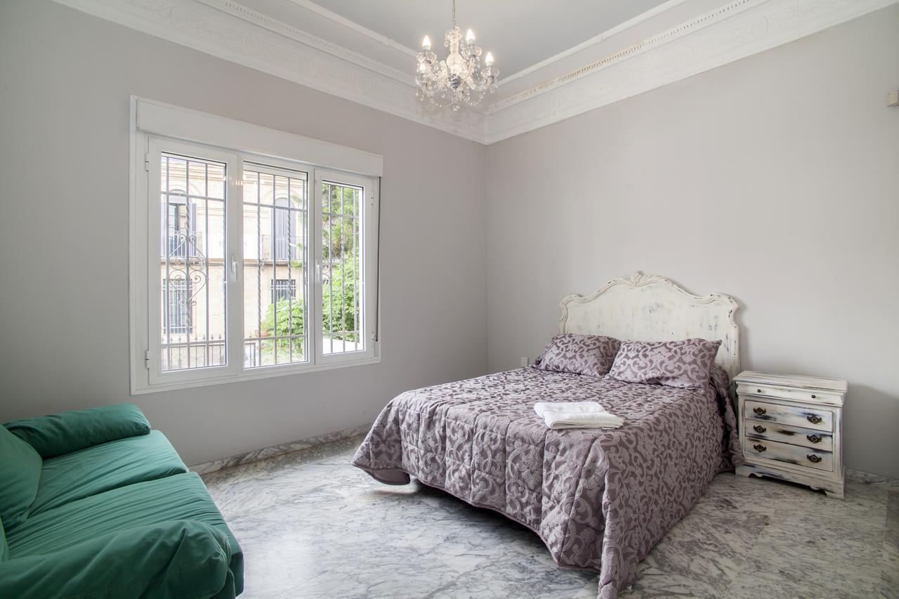 10 Bdr Chalet; Maria Luisa Park * Sevilla