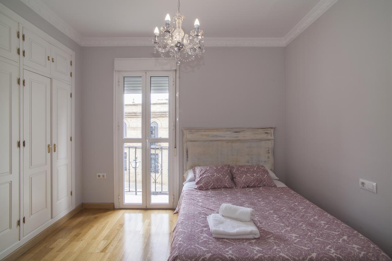 10 Bdr Chalet; Maria Luisa Park * Sevilla