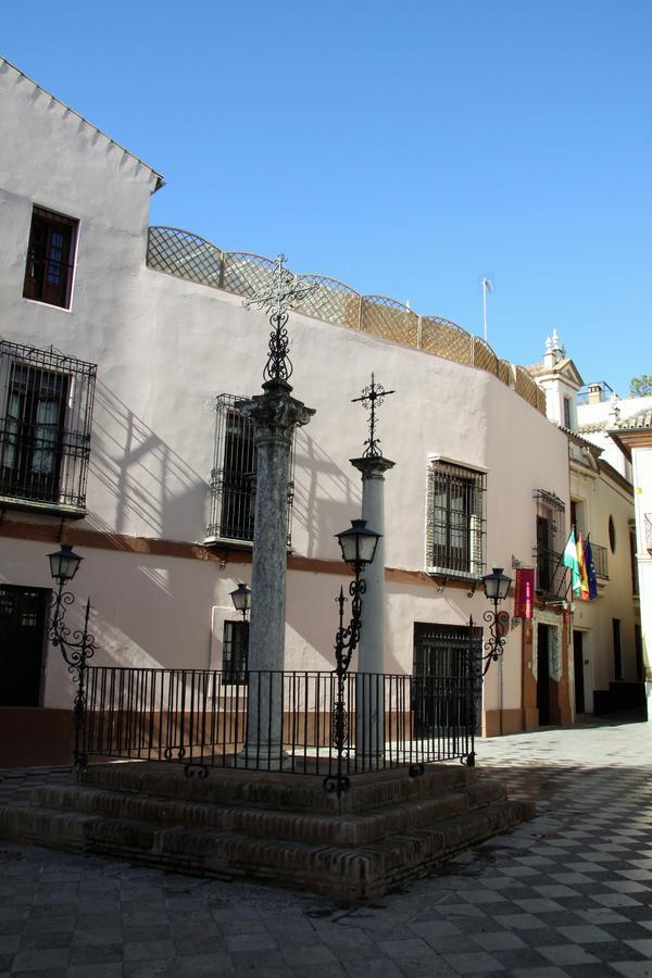 Patio De Cruces Sevilla