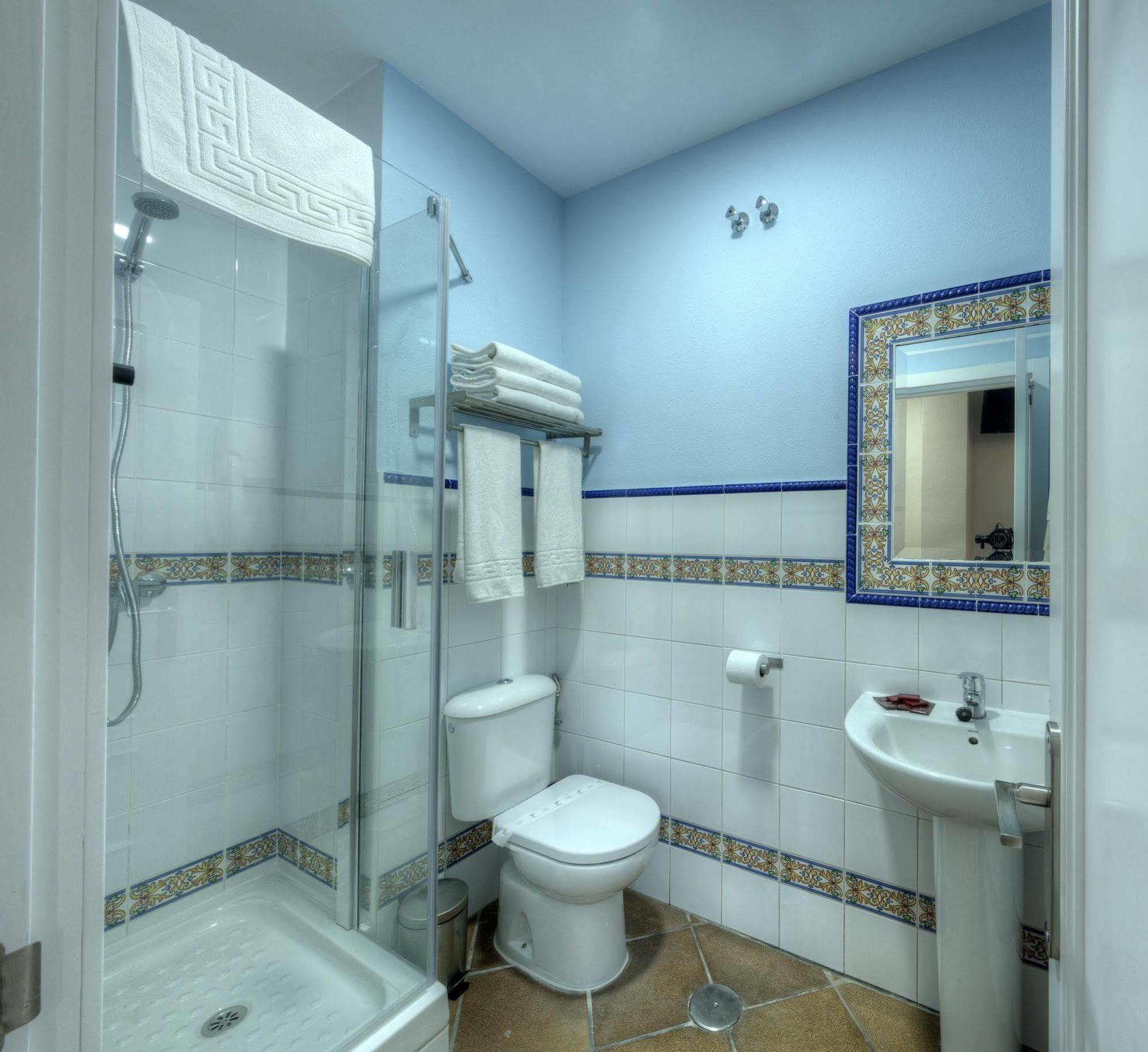 Hotel Dona Lina 2* Seville