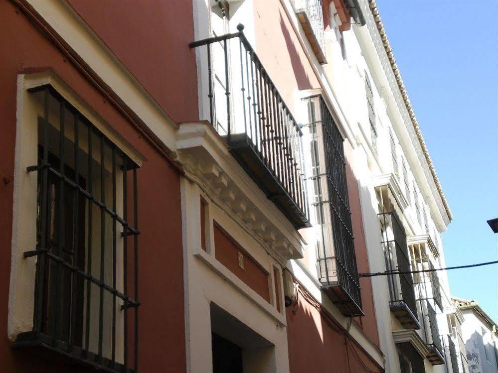 La Abadia De Giralda 2*