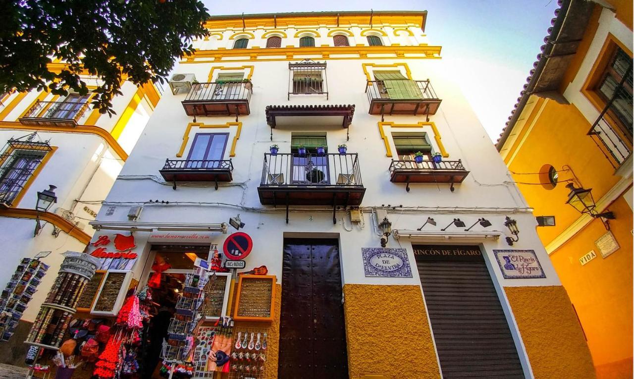 Plaza De Doña Elvira 8 *