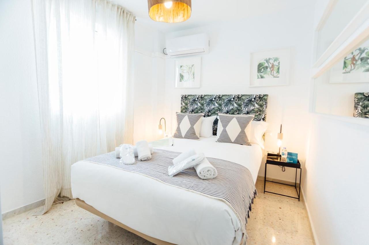 Stunning And Colorful- 4bd 2bth- Santa Cruz Apartment