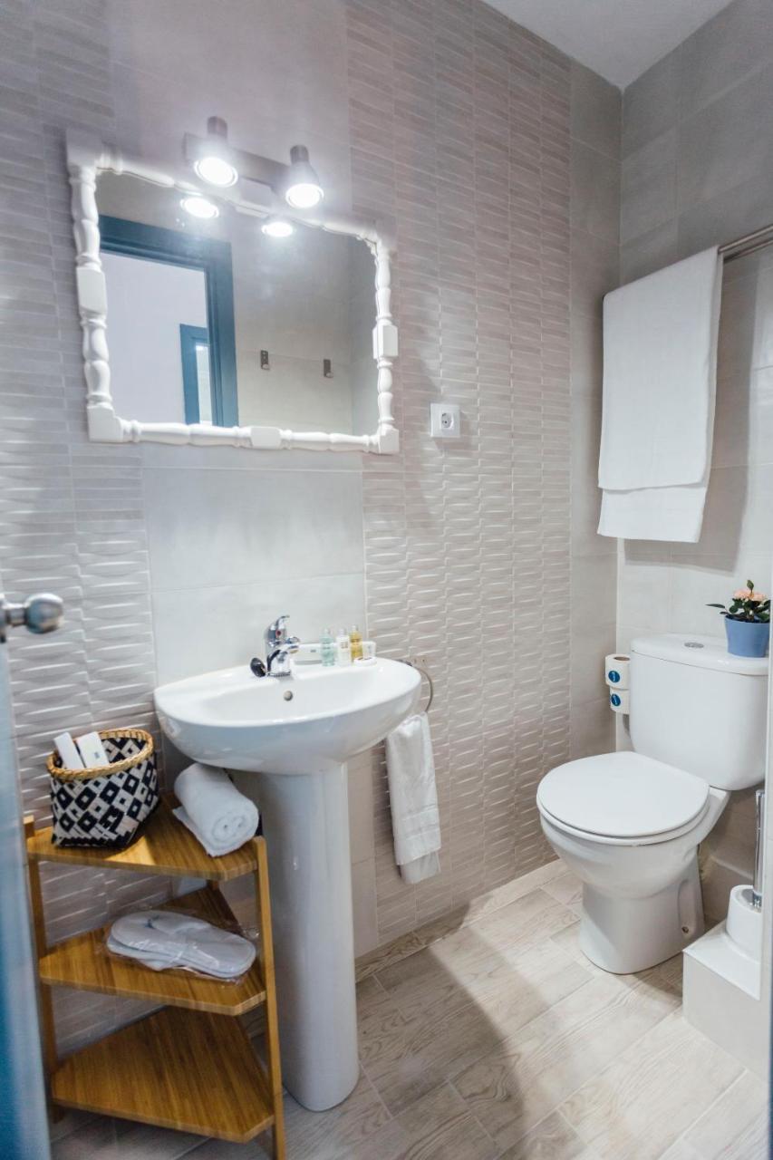 Stunning And Colorful- 4bd 2bth- Santa Cruz Seville