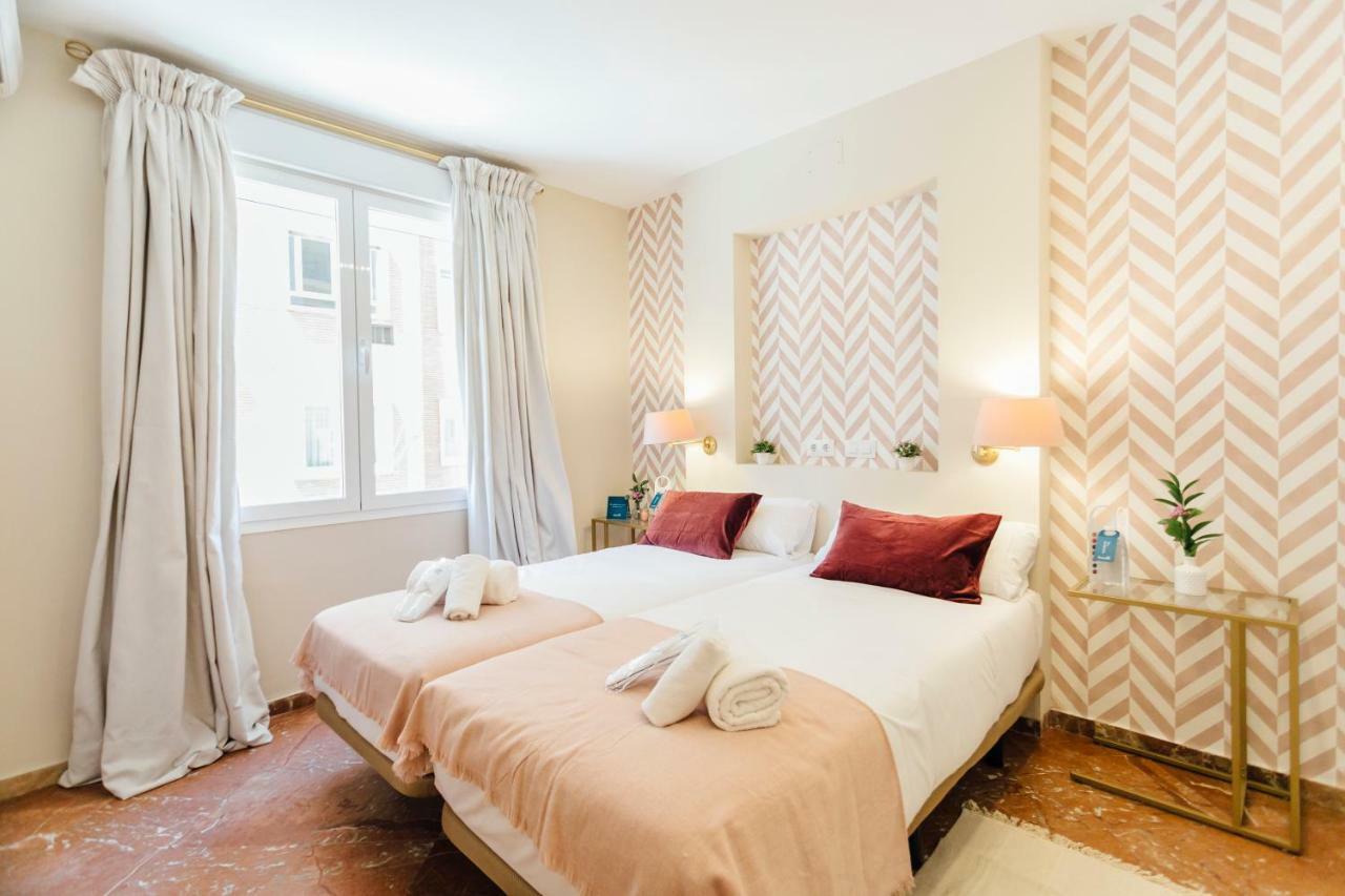 Stylish And Wide- 3bdr 3bth- Remedios * Seville