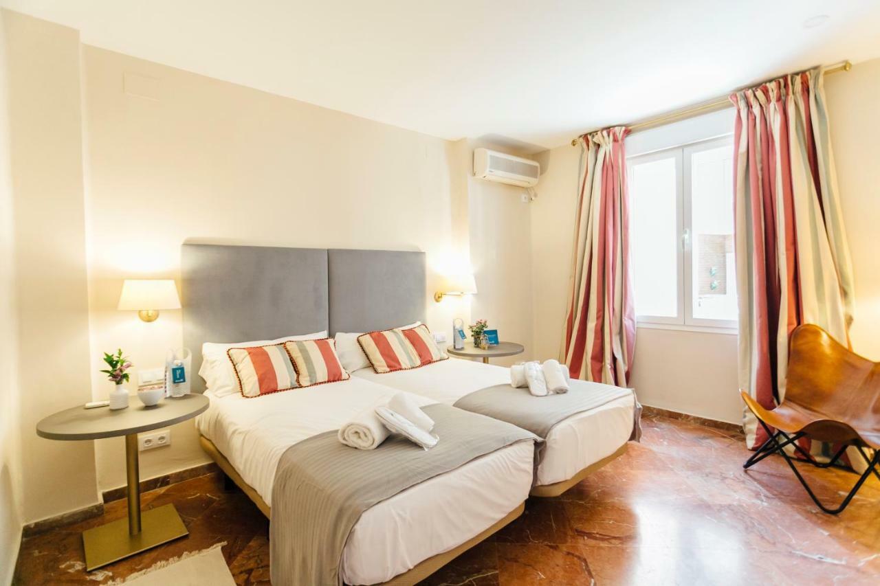 Stylish And Wide- 3bdr 3bth- Remedios * Seville
