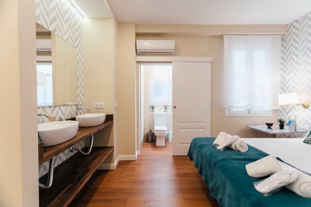 Apartment Stylish And Wide- 3bdr 3bth- Remedios Seville