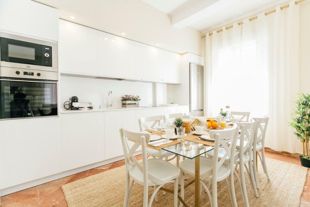 Stylish And Wide- 3bdr 3bth- Remedios * Seville