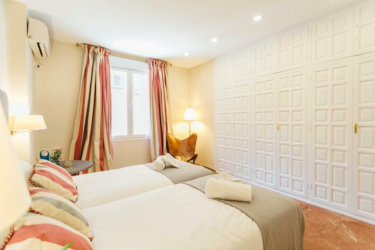 Stylish And Wide- 3bdr 3bth- Remedios * Seville
