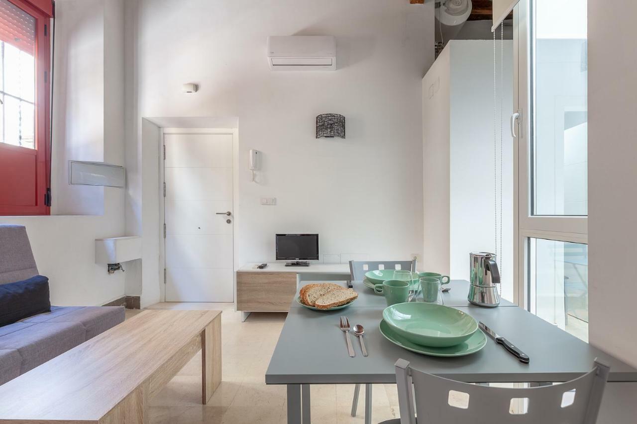 Apartamento Pasaje De Amores Der · Descanso En Casa Y Vida Cultural Y Monumentos 4 Px Sevilla