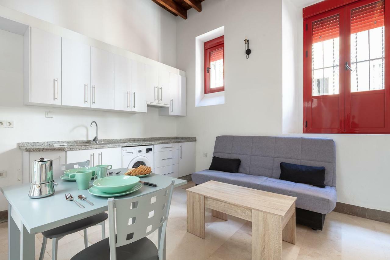 Pasaje De Amores Der · Descanso En Casa Y Vida Cultural Y Monumentos 4 Px * Sevilla
