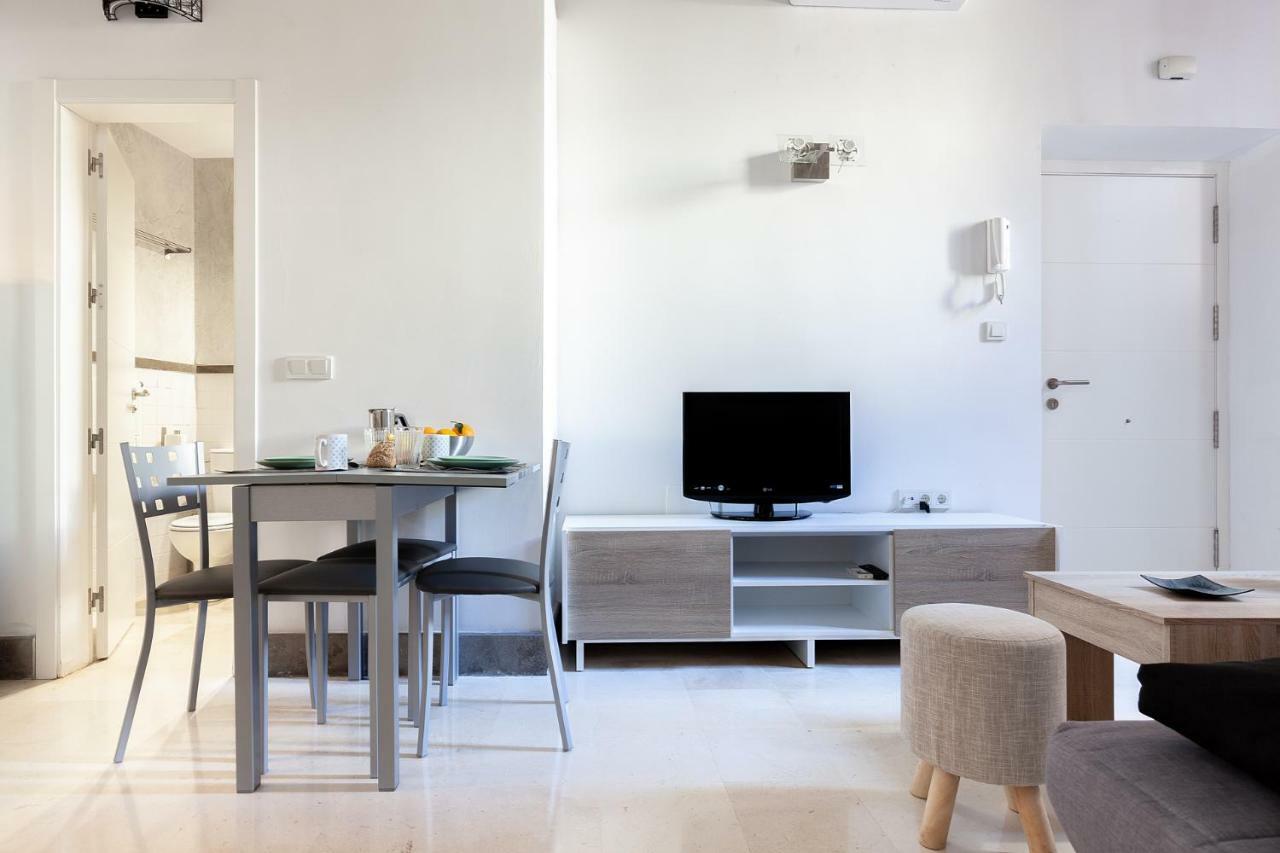 Pasaje De Amores Der · Descanso En Casa Y Vida Cultural Y Monumentos 4 Px Apartamento Sevilla
