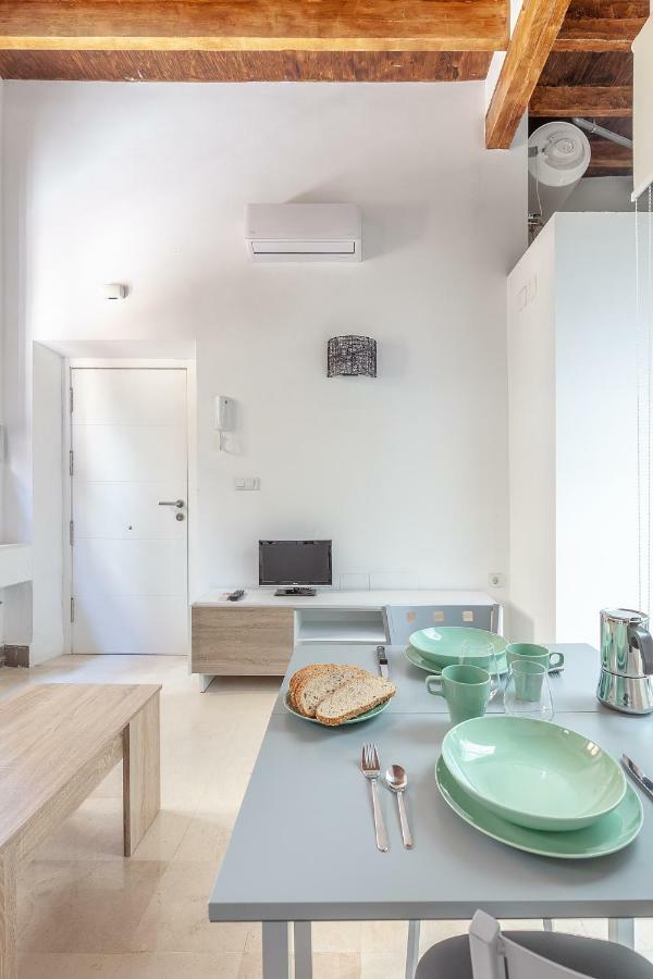 Pasaje De Amores Der · Descanso En Casa Y Vida Cultural Y Monumentos 4 Px Apartamento Sevilla