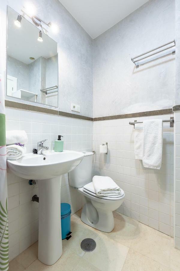Apartamento Pasaje De Amores Der · Descanso En Casa Y Vida Cultural Y Monumentos 4 Px *