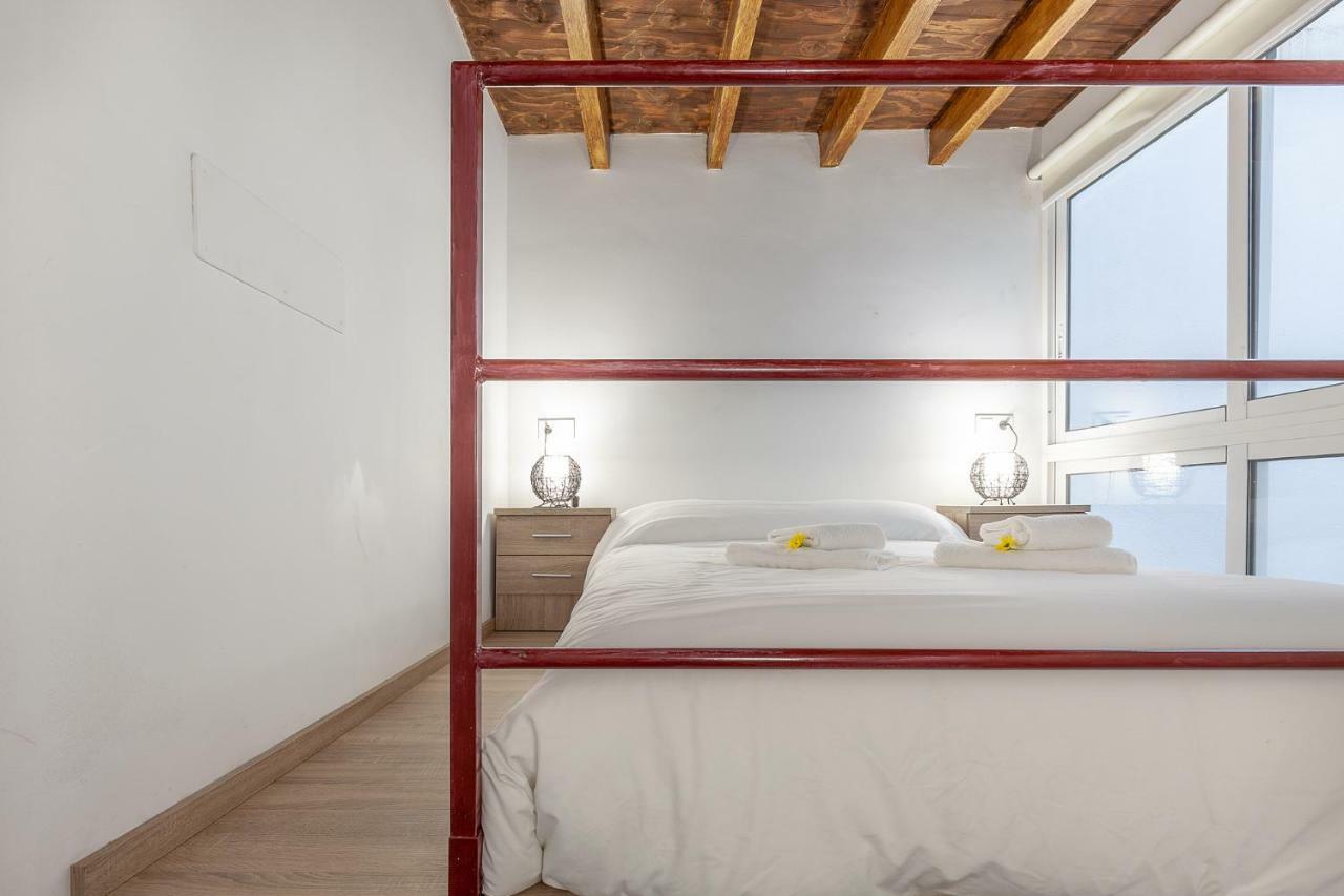 Pasaje De Amores Der · Descanso En Casa Y Vida Cultural Y Monumentos 4 Px Sevilla