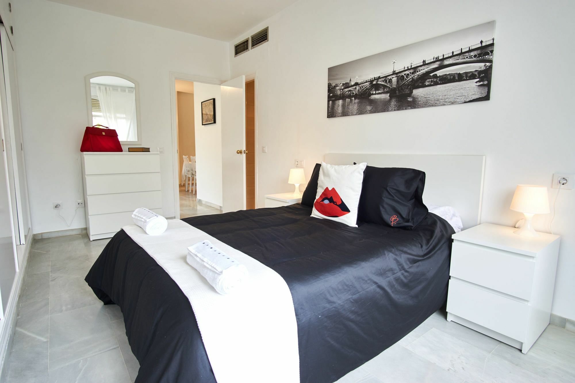 Comodo Y Amplio En Triana Apartamento Sevilla