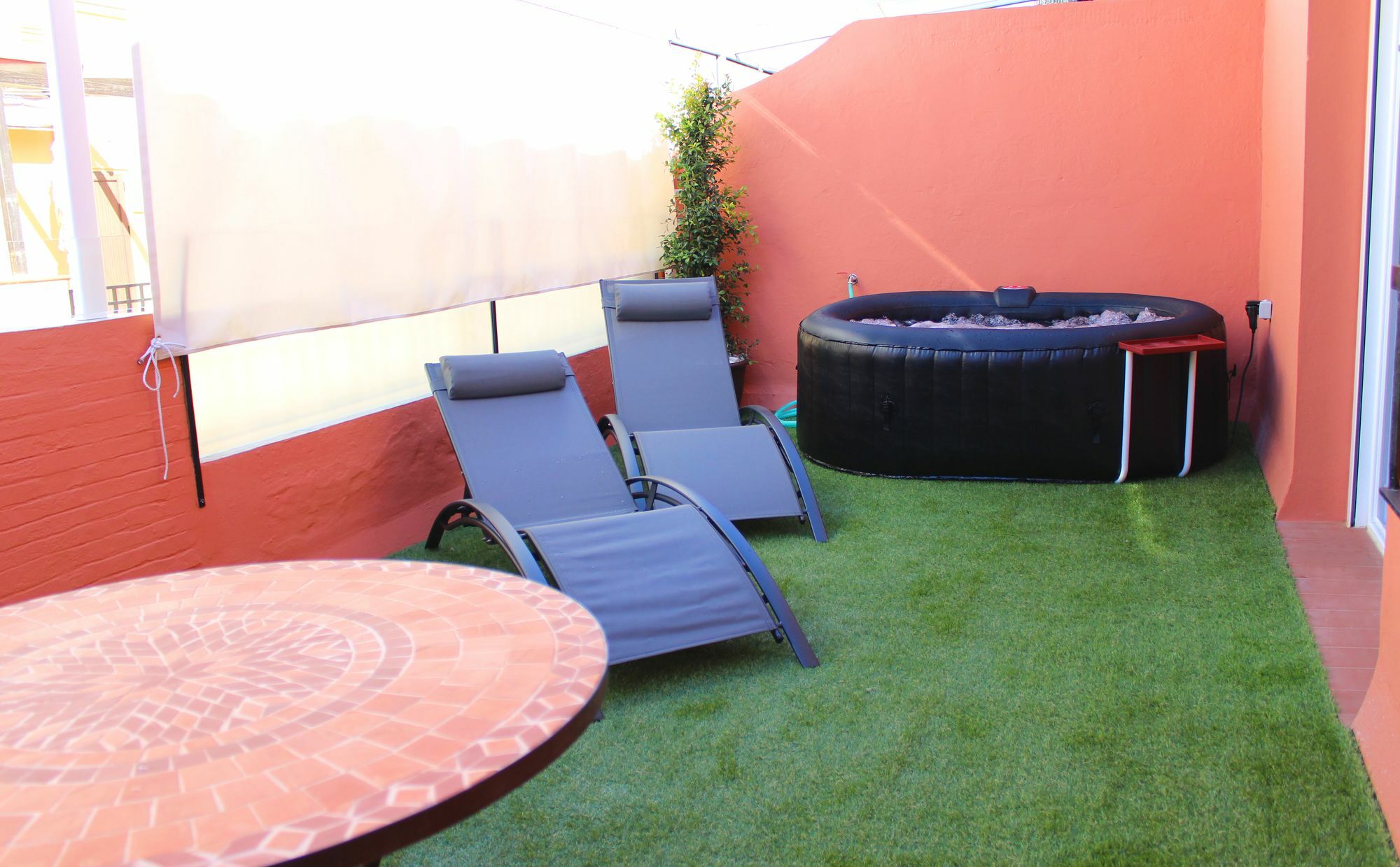 Santas Patronas, Maestranza Apartamento