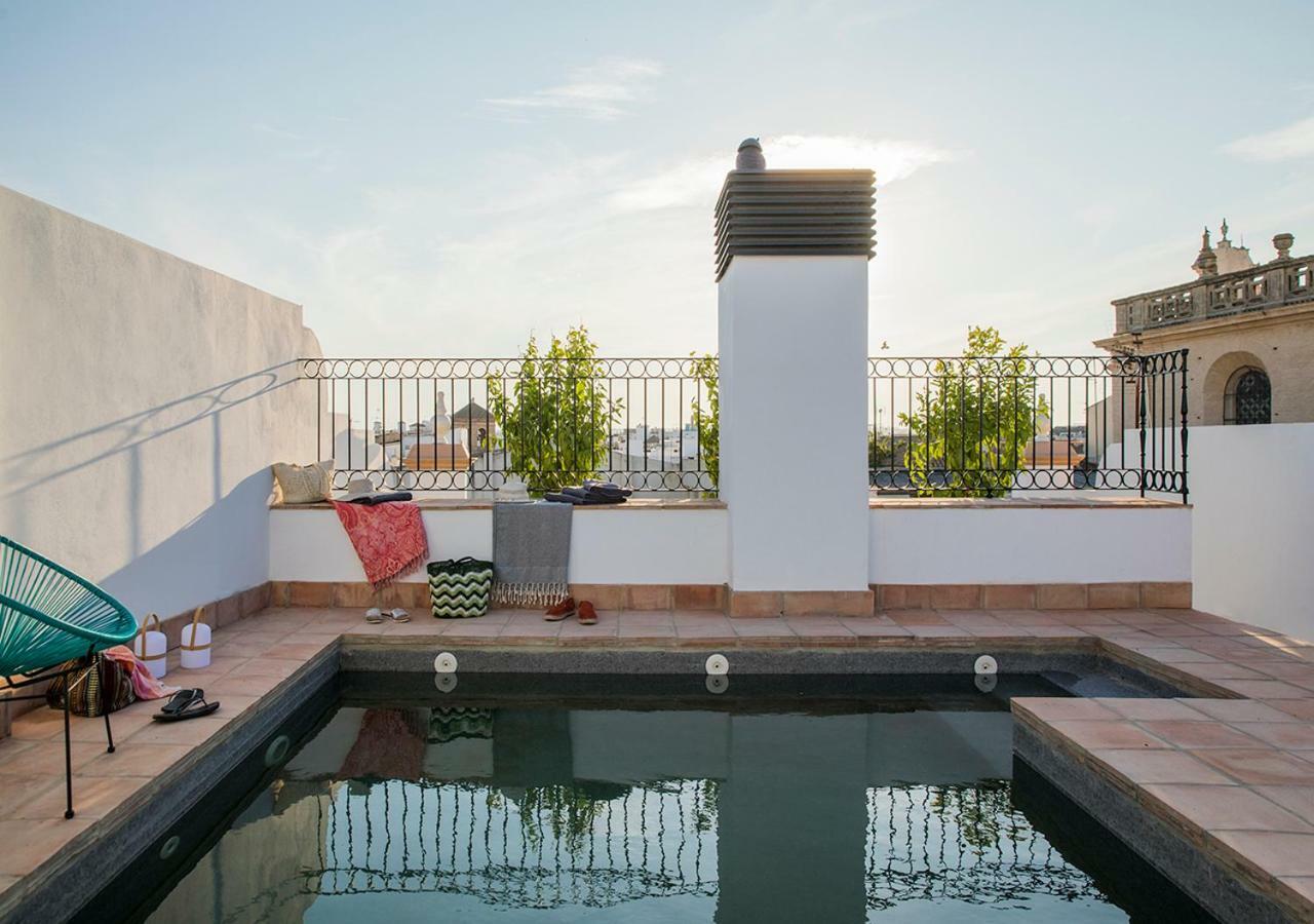 Feria Pool & Luxury