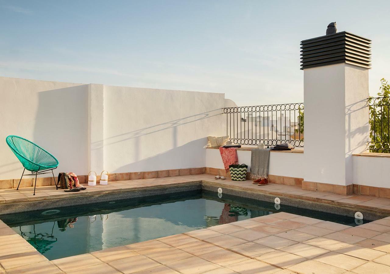 Feria Pool & Luxury