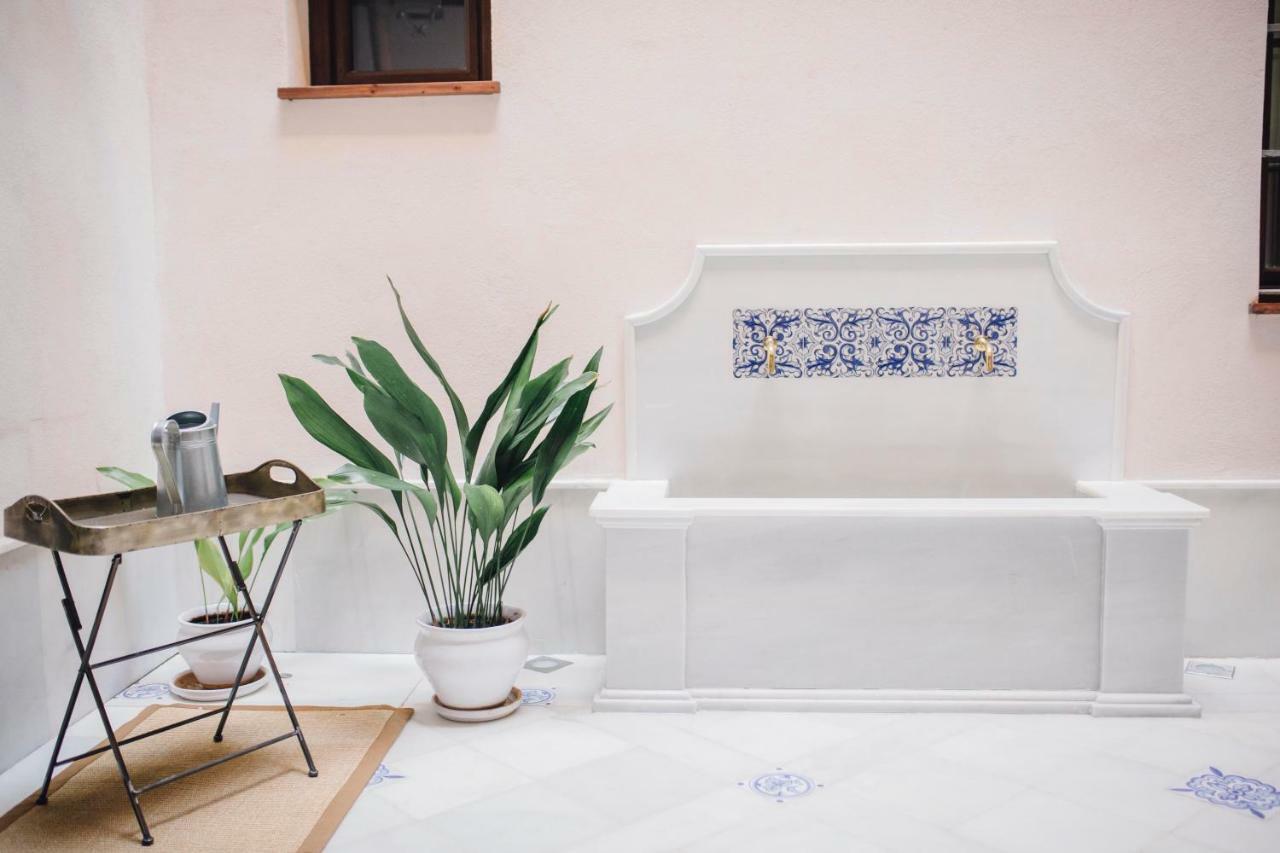 One&lux Byron * Seville