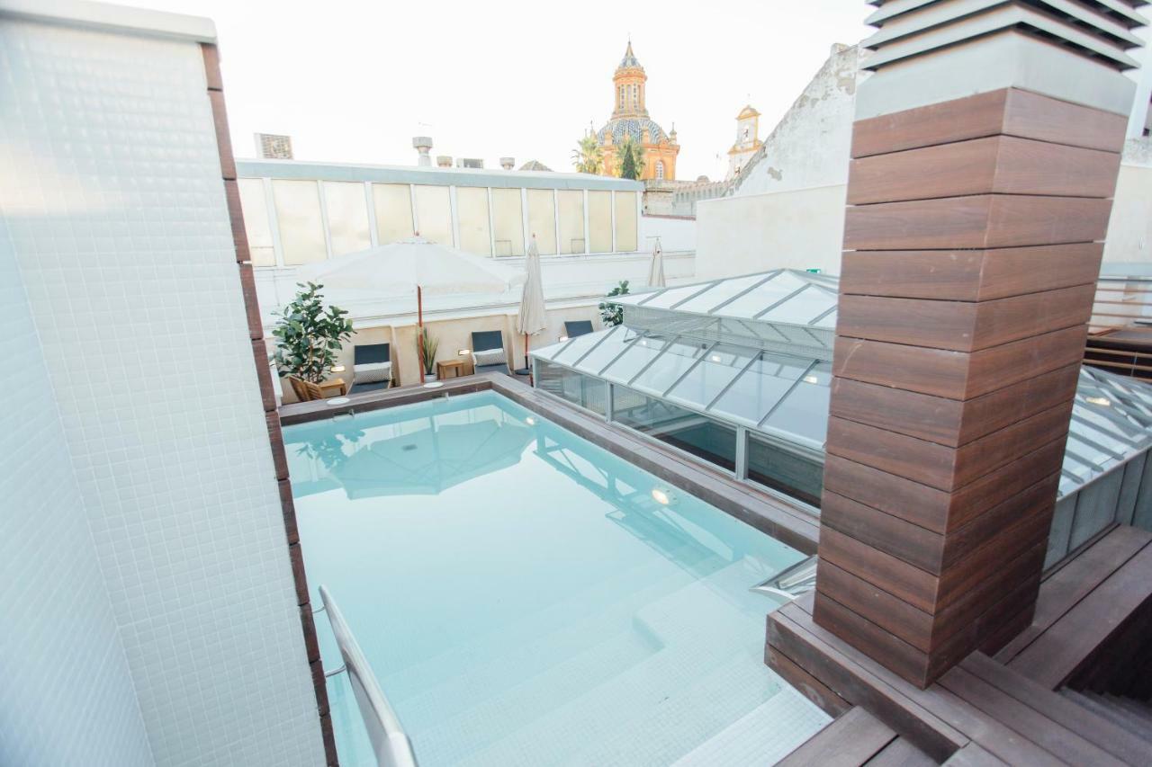 One&lux Byron Apartment