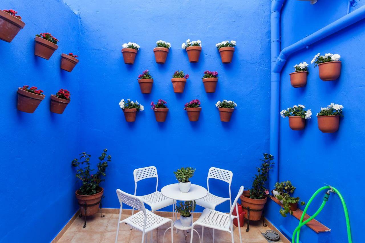 La Plazuela De Santa Cruz *